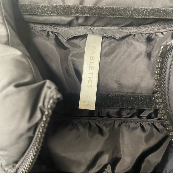 Fabletics Essential XL Black Puffer Vest - Picture 6 of 6